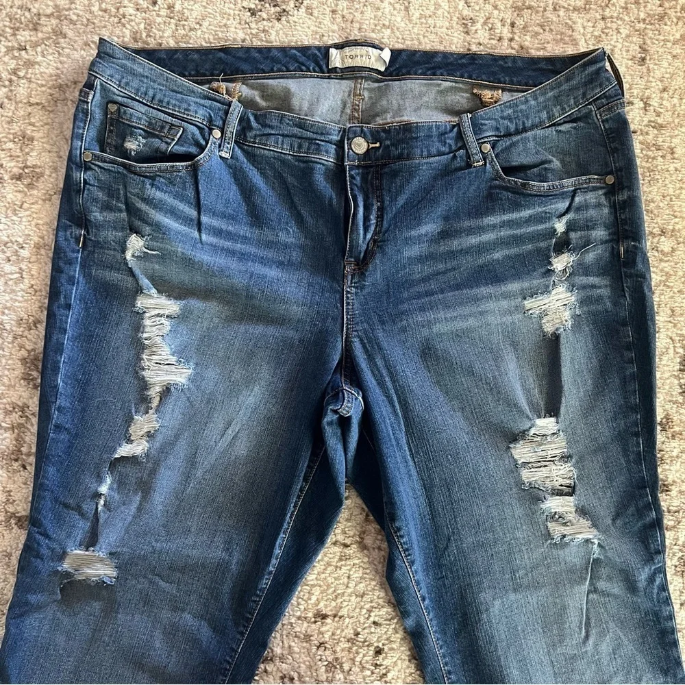 Torrid Bombshell Skinny Distressed Denim Jeans Womens size 26 Medium Wash